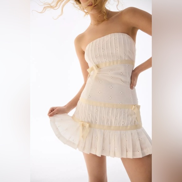 Urban Outfitters Dresses & Skirts - Kimchi Blue Violetta Eyelet Strapless Mini Dress